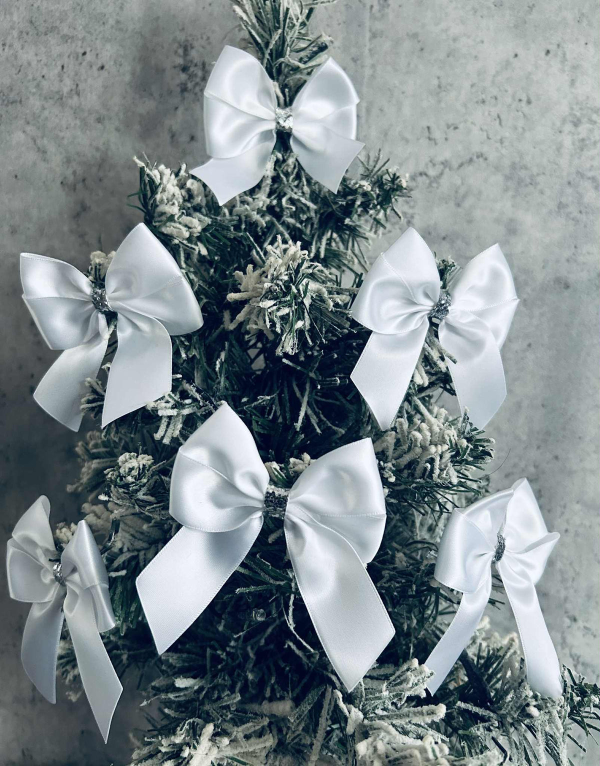 12x Christmas tree bows