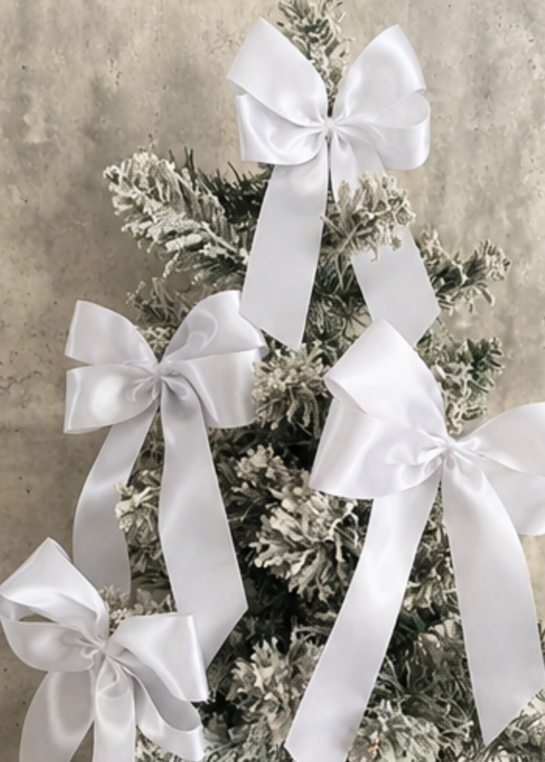 10 large Christmas tree bows